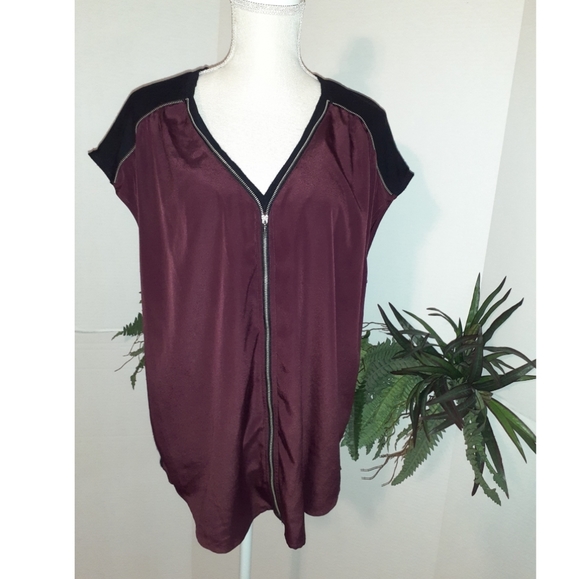 Rock & Republic Tops - Rock & Republic Zip-Front Detail V-Neck S/Slv Top